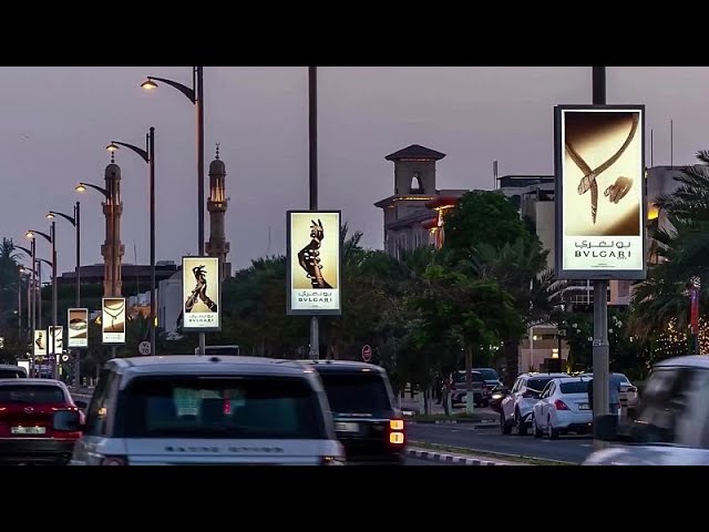 Billboard Billions: Why high-tech screens are booming | euronews 🇬🇧