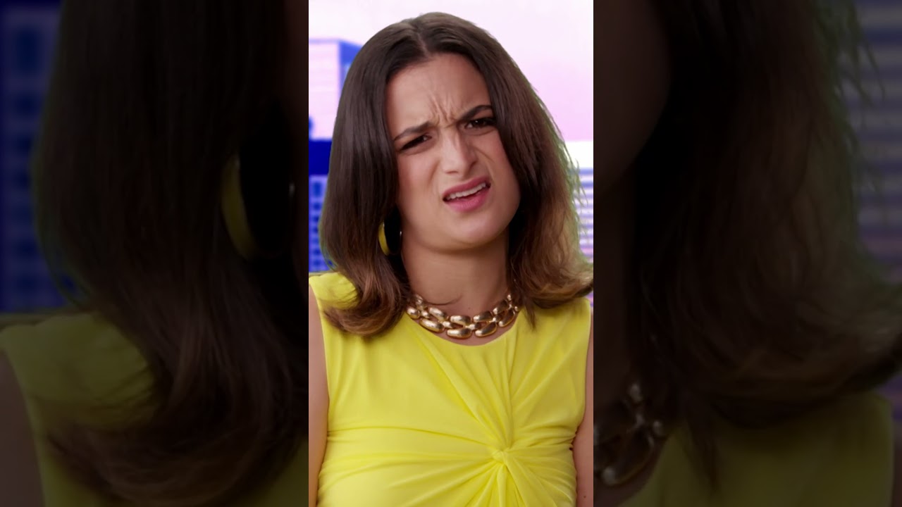 Looks like both Lizzes have pregnancy brain. #KrollShow