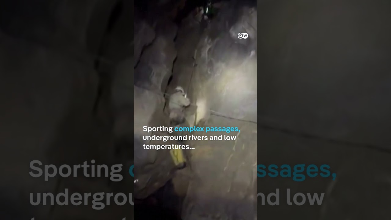 Spanish cave climbers rescued after 40 hours | DW News