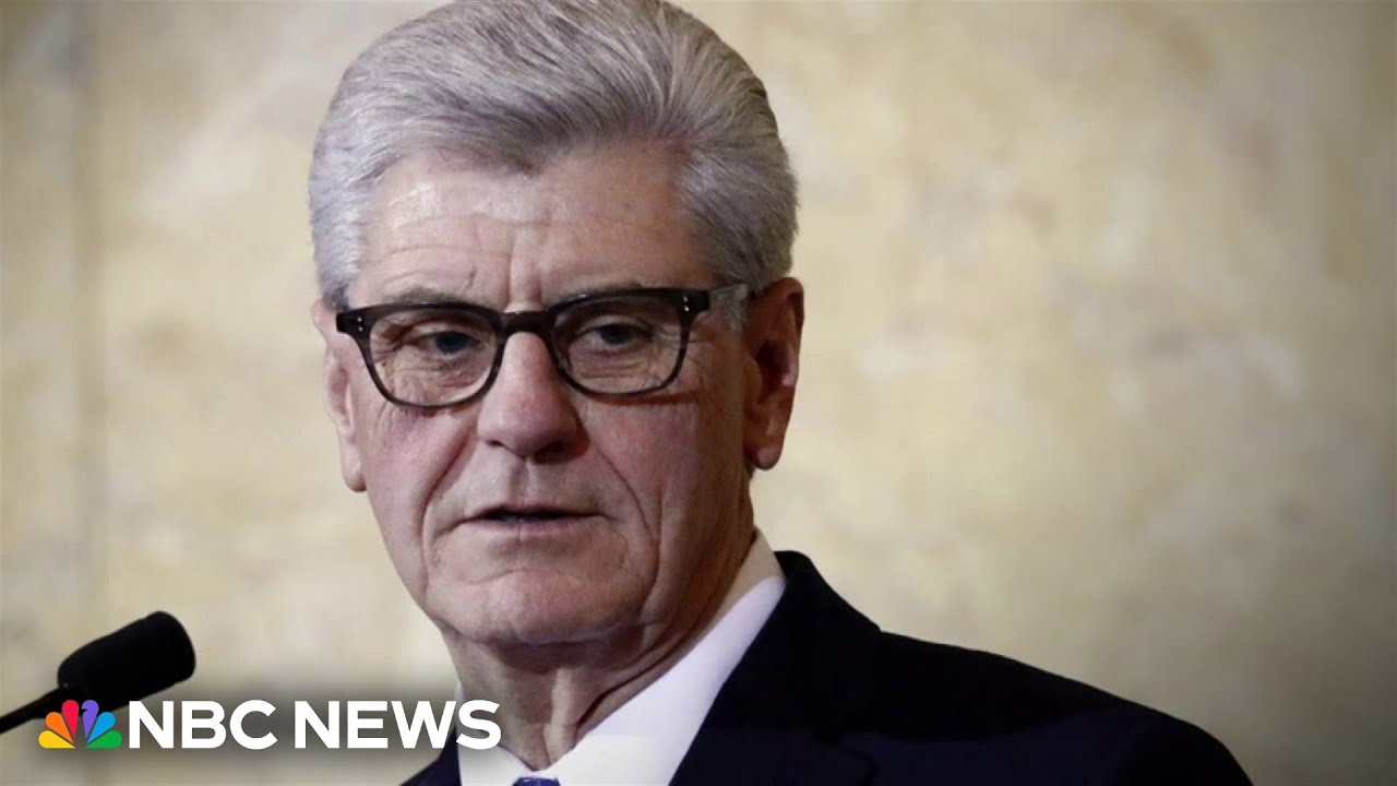 Former Mississippi governor demands sources, sues reporters and editors for defamation