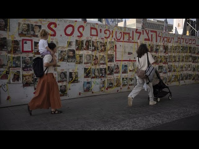 Hundreds of Israelis call on Netanyahu to bring hostages home