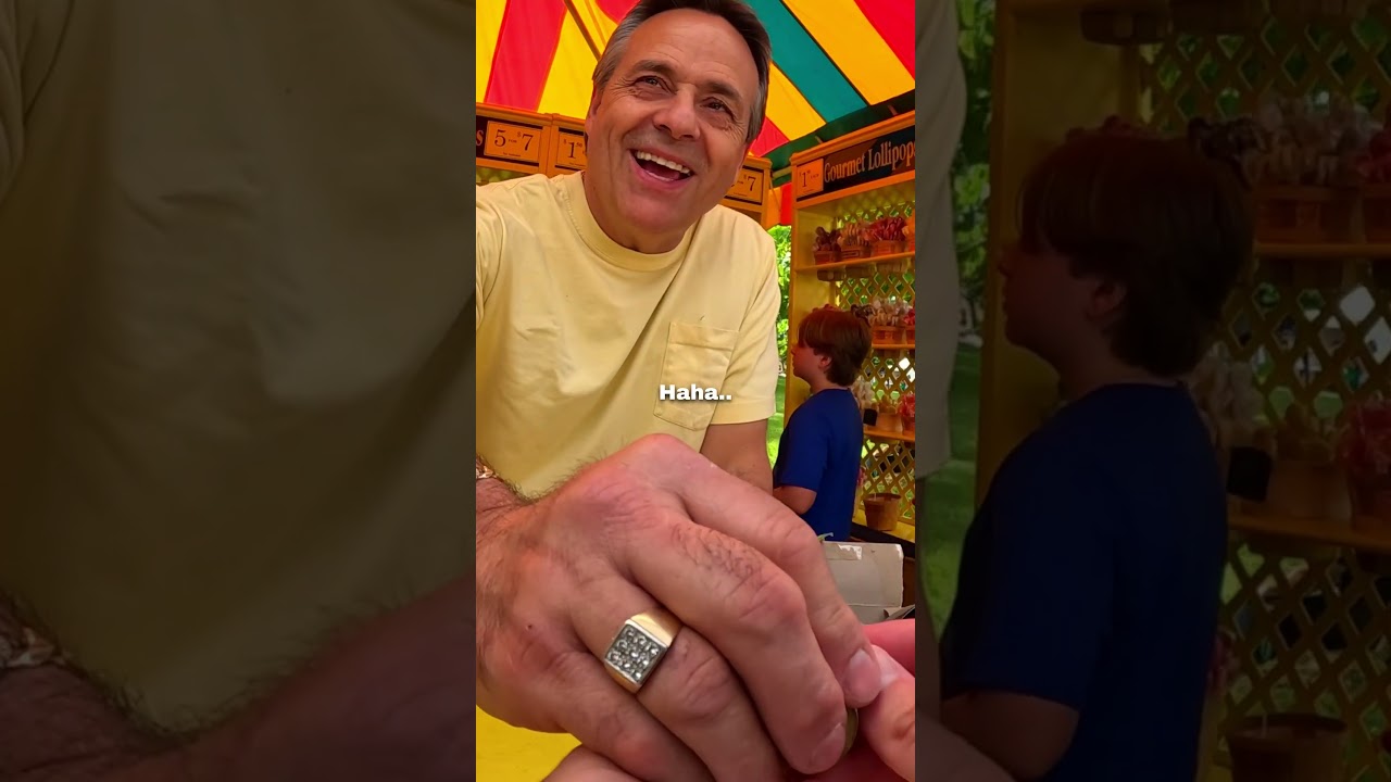 I bought a sucker and THIS happened 🥺❤️