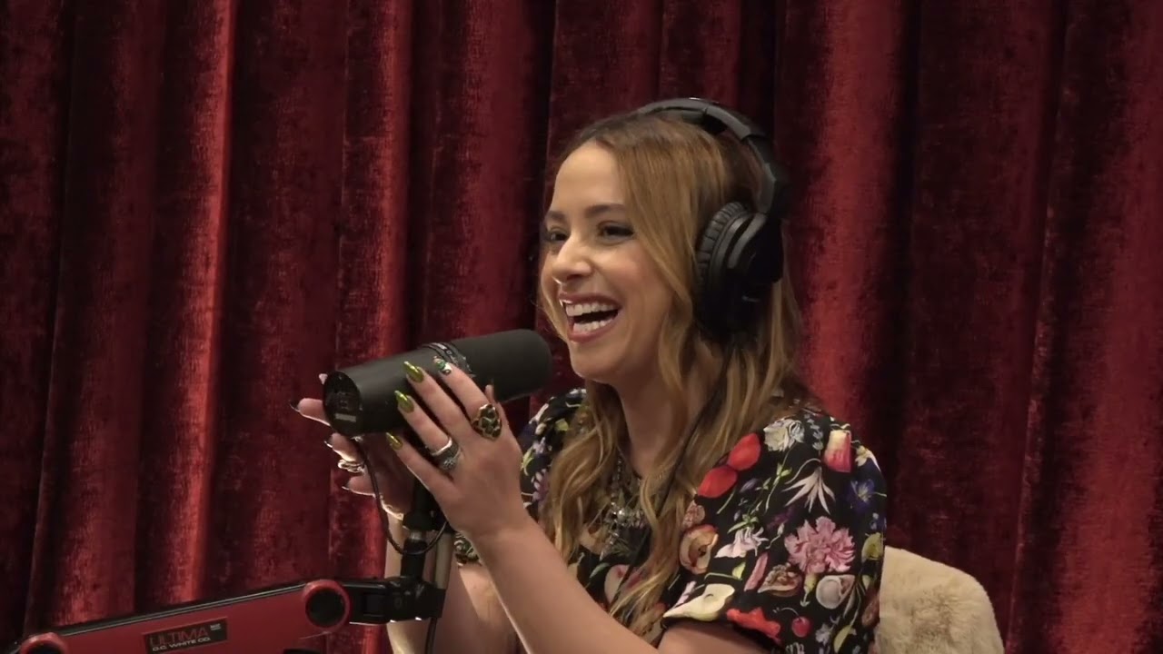 Joe Rogan Experience #2071 – Kim Congdon & Sara Weinshenk