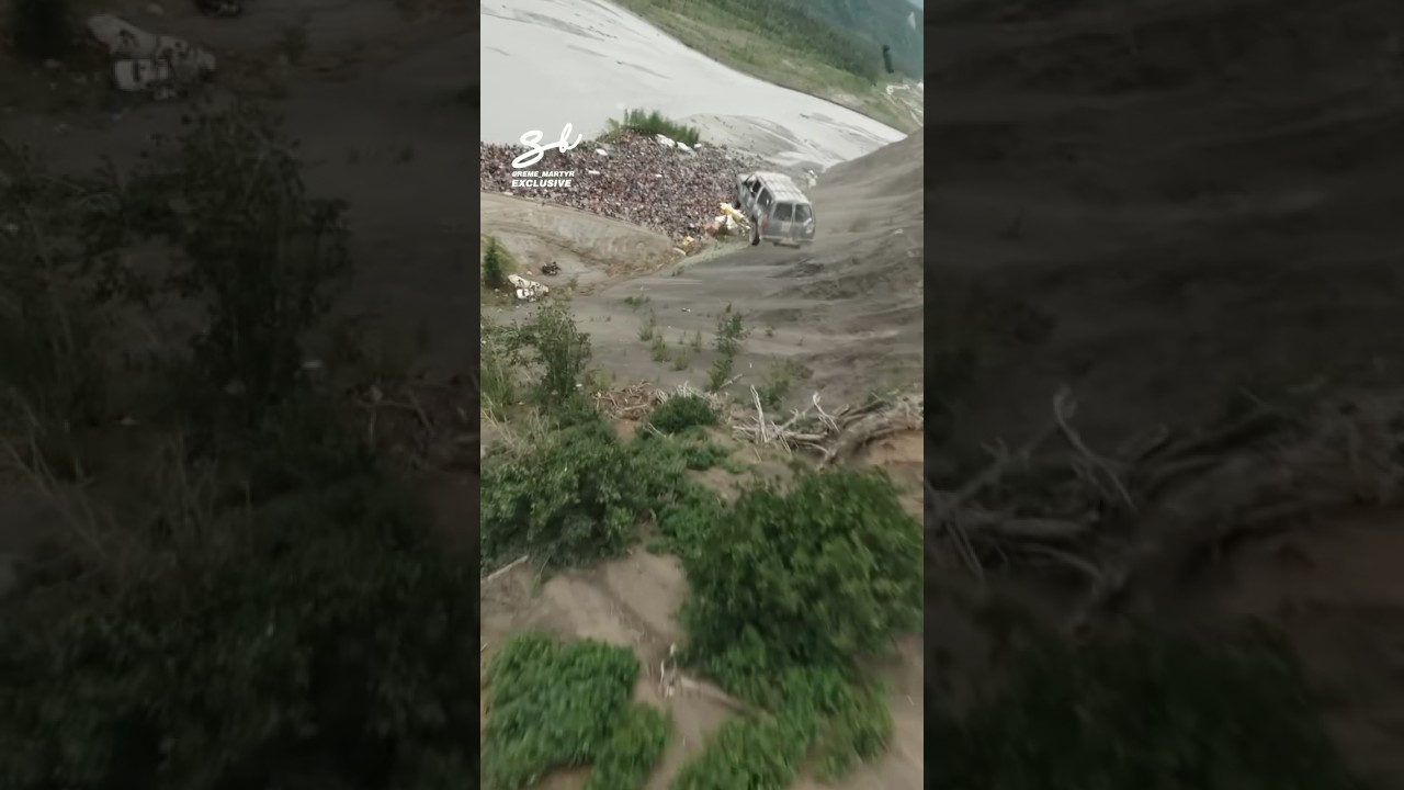 Thankfully, there’s never anyone inside the cars! 🛻 #extreme #cars #sports