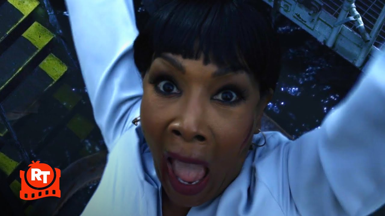 Aquarium of the Dead (2021) – Vivica A. Fox vs. Zombie Octopus Scene | Movieclips