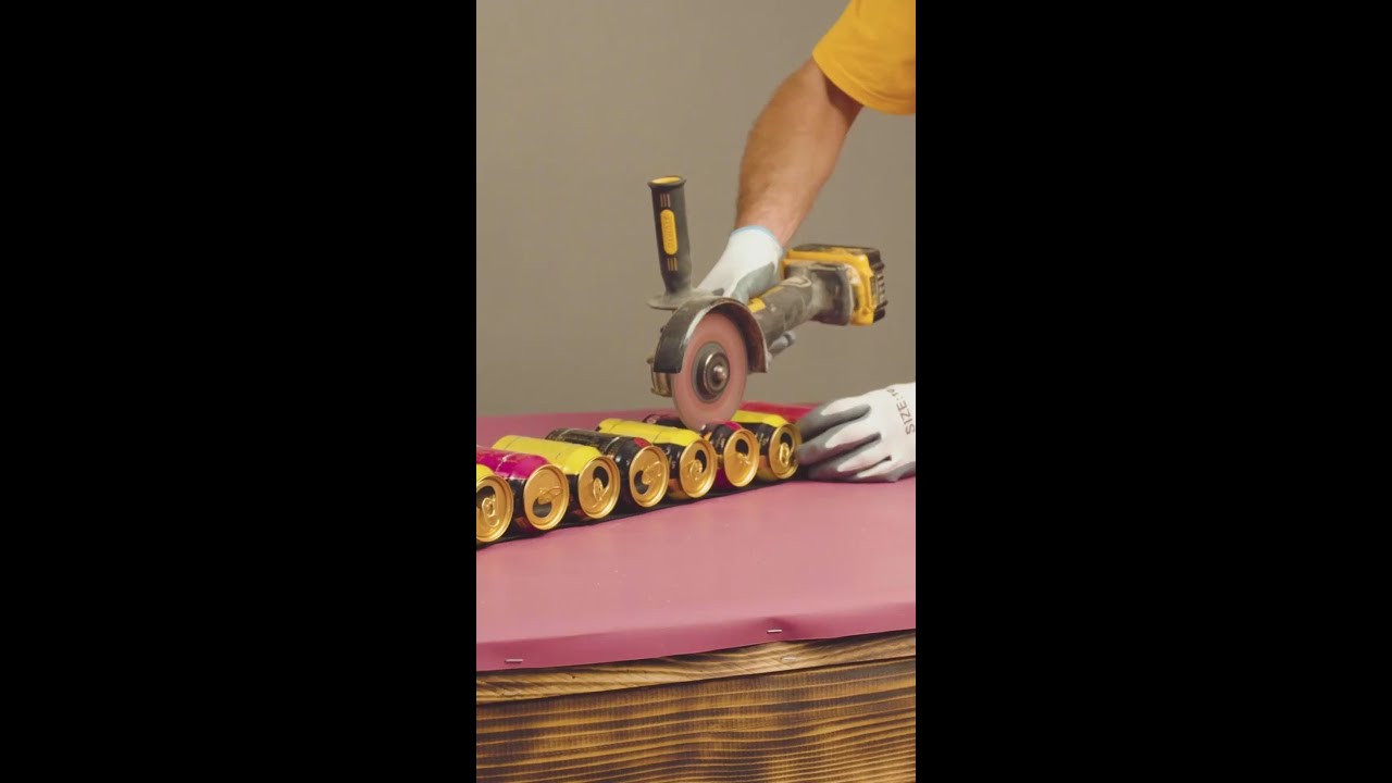 He got the idea to make a guitar with cans 🎸