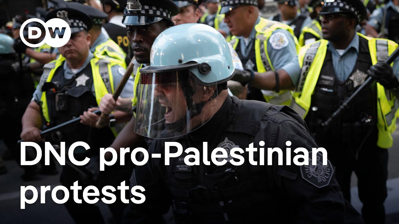 Police arrest pro-Palestinian protesters near Democratic National Convention | DW News