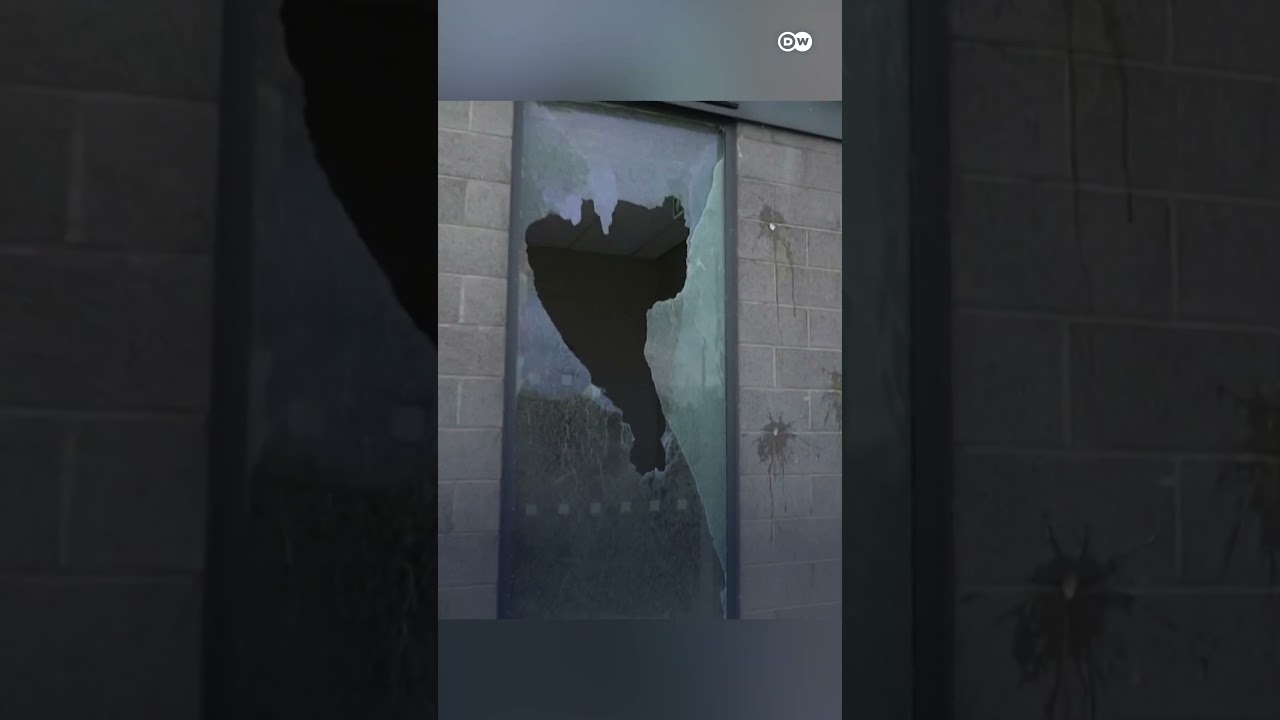 UK: Far-right rioters storm hotel housing migrants | DW News