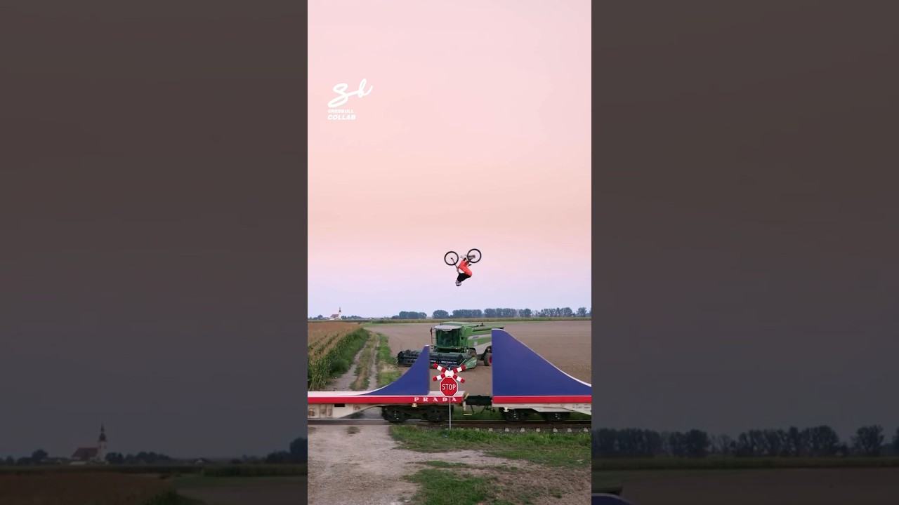 It’s not every day you see someone freestyling on a moving train…🤯 #bike #tricks #train