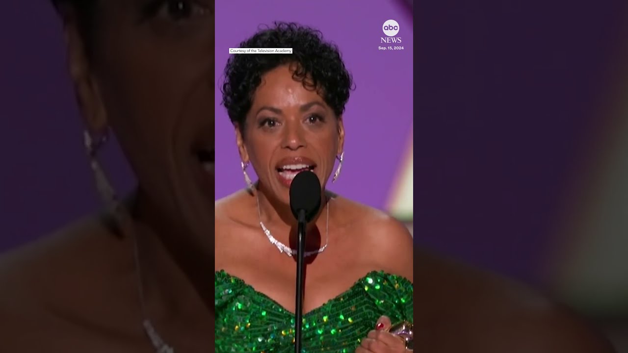 ‘The Bear’ actress Liza Colón-Zayas wins Emmy for outstanding supporting actress