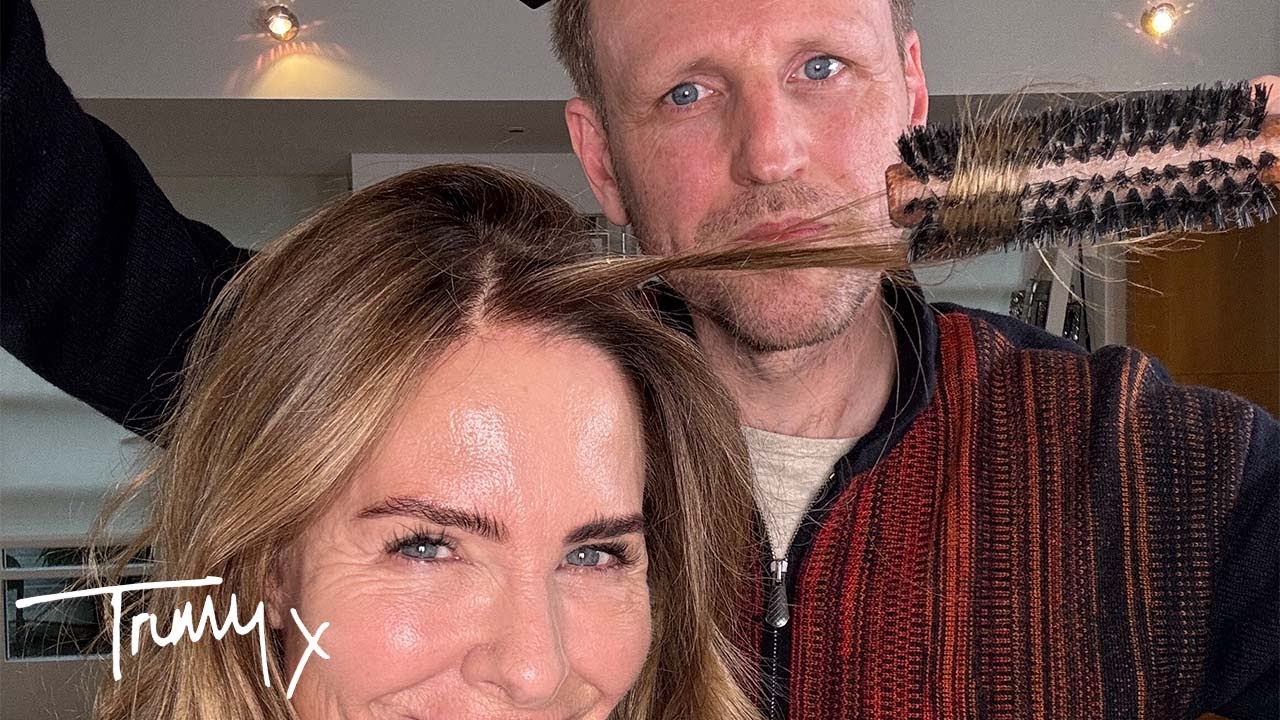 How To Get Trinny’s Signature Blow Dry | Trinny