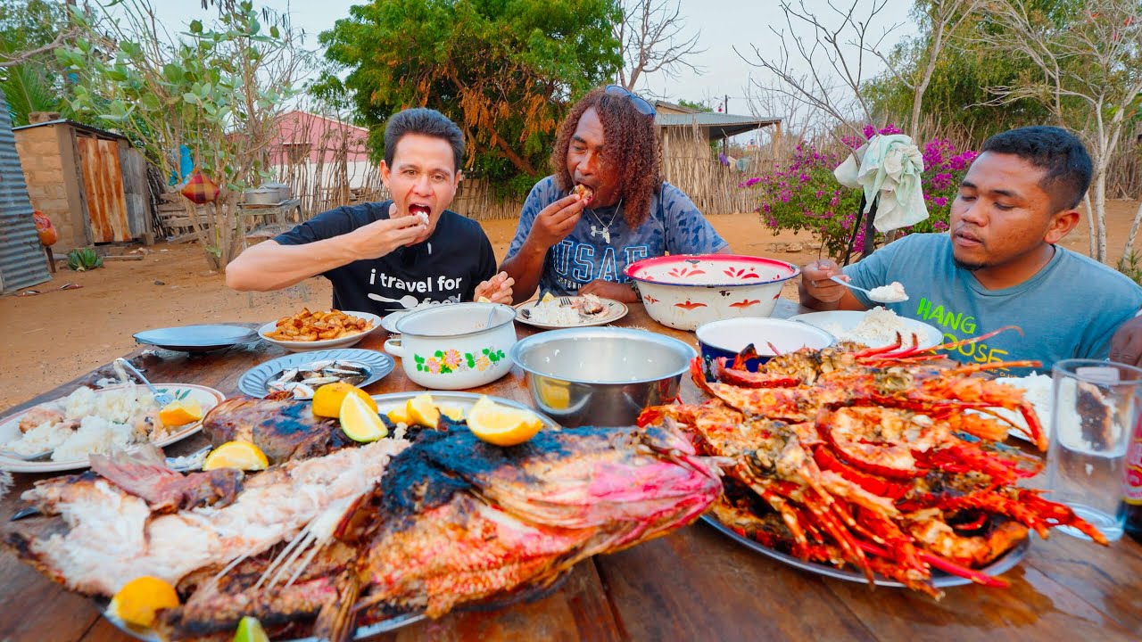 Street Food in Africa!! 🦞 HUGE RED SNAPPER + Lobster Mountain in Madagascar!