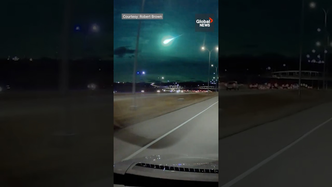Bright green meteor streaks across Alberta sky ☄️