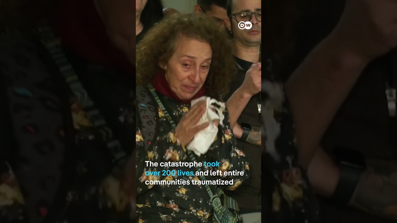 Spain: Demonstrators mark one month since worst floods in modern history | DW News