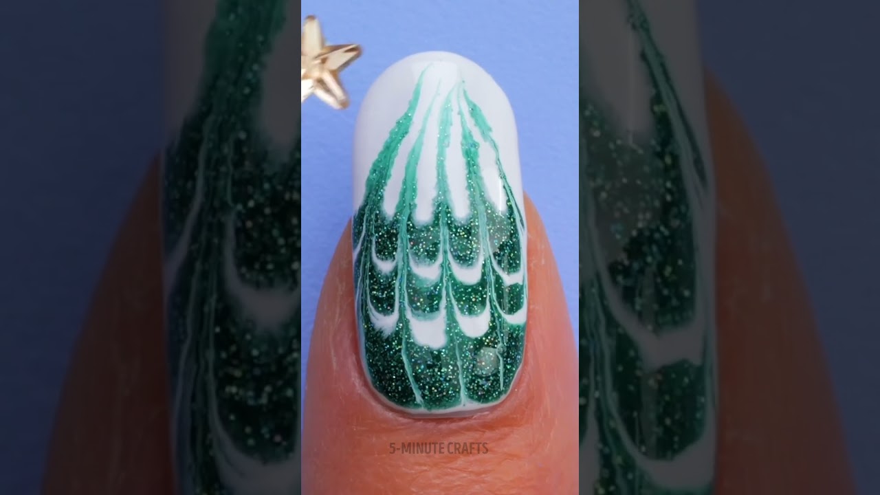 Christmas Nail Art 🎄 #shorts #diy #nails #easy