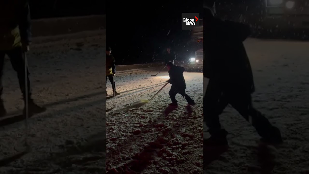 Highway hockey game breaks out in very Canadian moment on shuttered BC road 🏒
