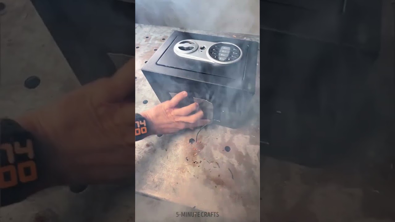 Can a safe handle a bomb? Let’s find out! 💣