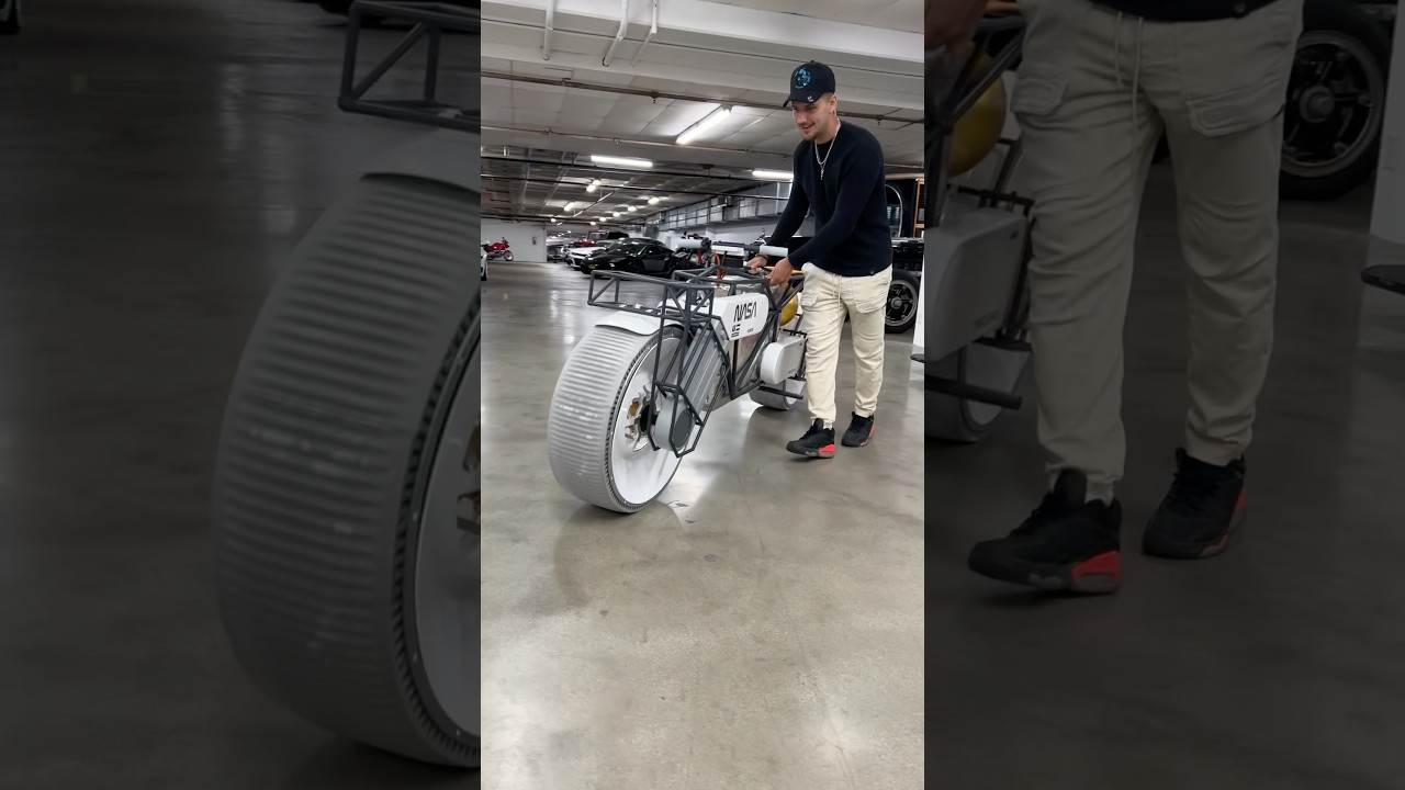 Imagine seeing this on the road 🤯👽 #mars #bike #space