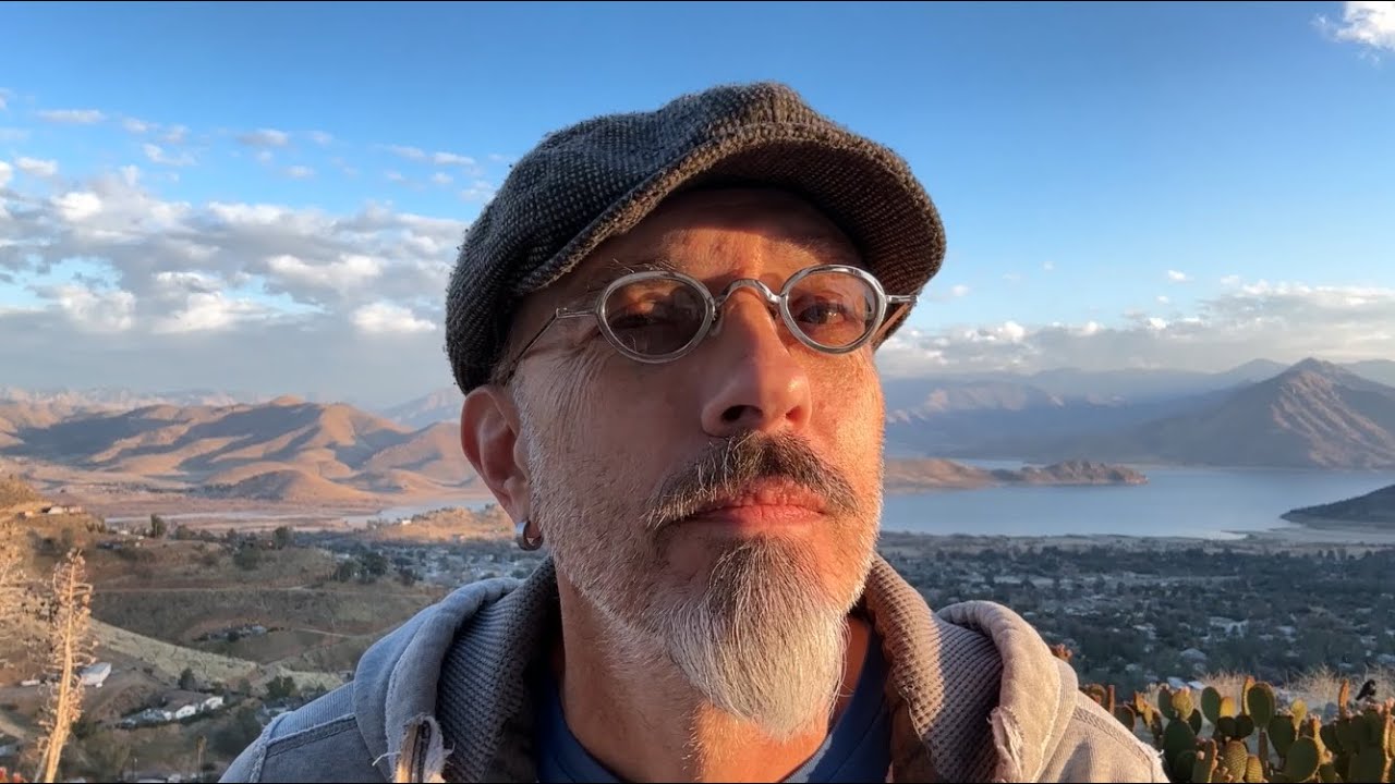 In Retirement, Men Have More Money, But Women ARE BETTER At This