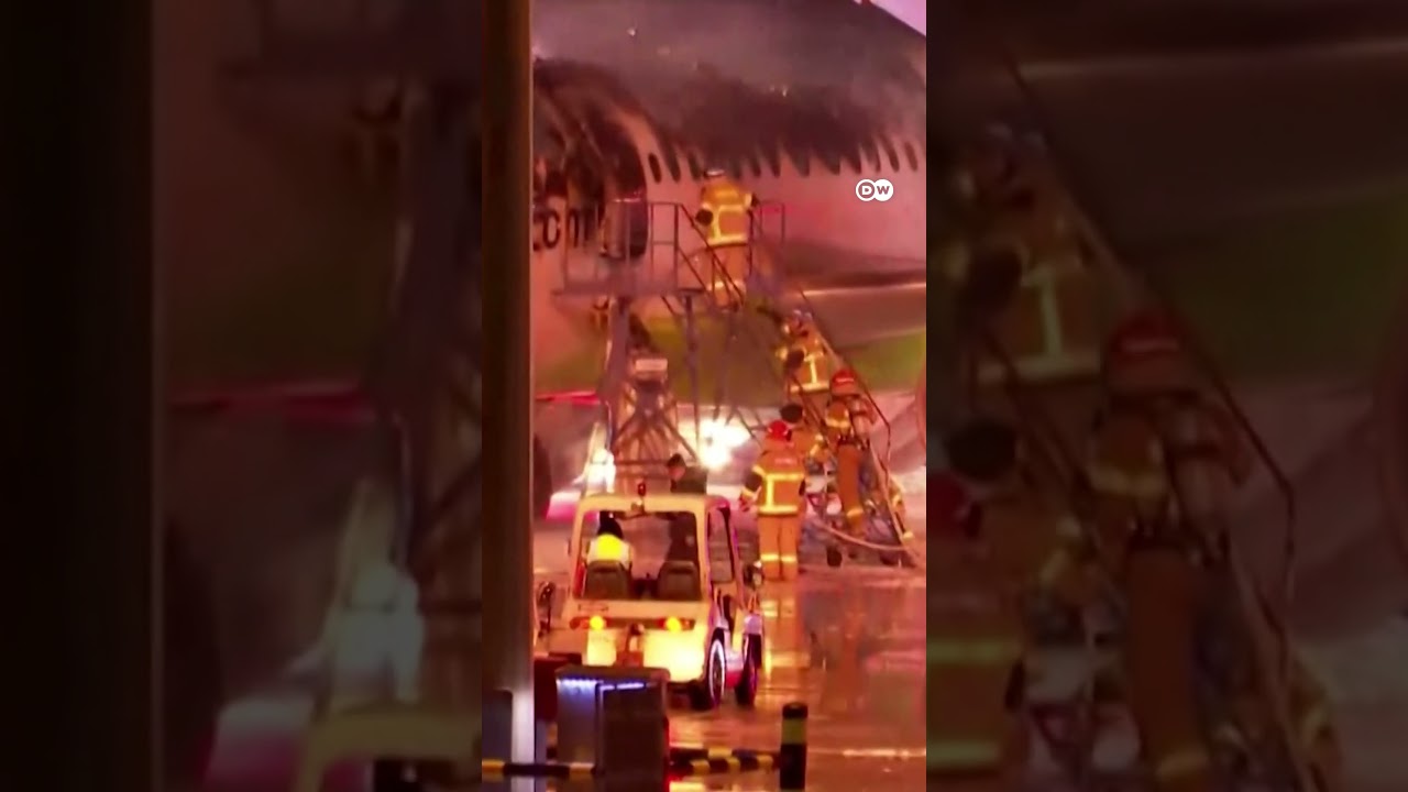 Plane catches fire in Busan, South Korea | DW News