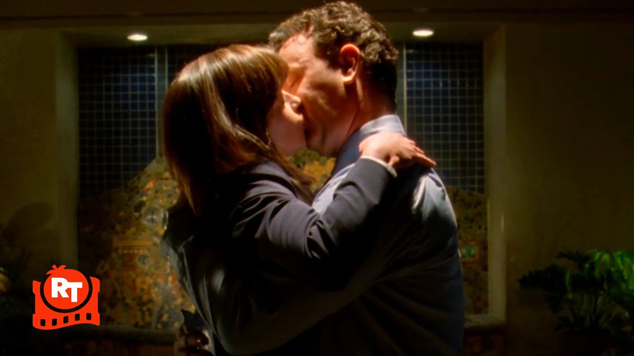 The Terminal (2004) – Tom Hanks & Catherine Zeta-Jones Kiss Scene | Movieclips