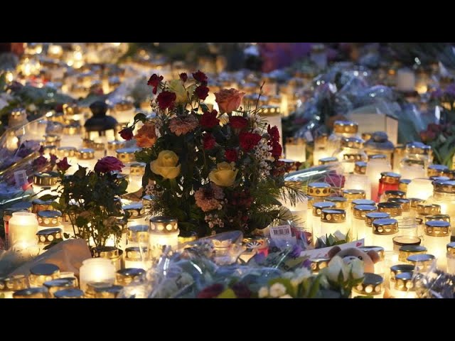 People in Örebro light candles in tribute to victims of Swedish mass shooting