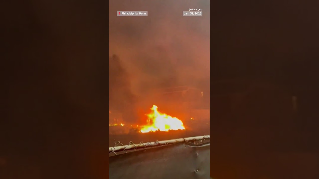 Small plane crashes near mall in Philadelphia