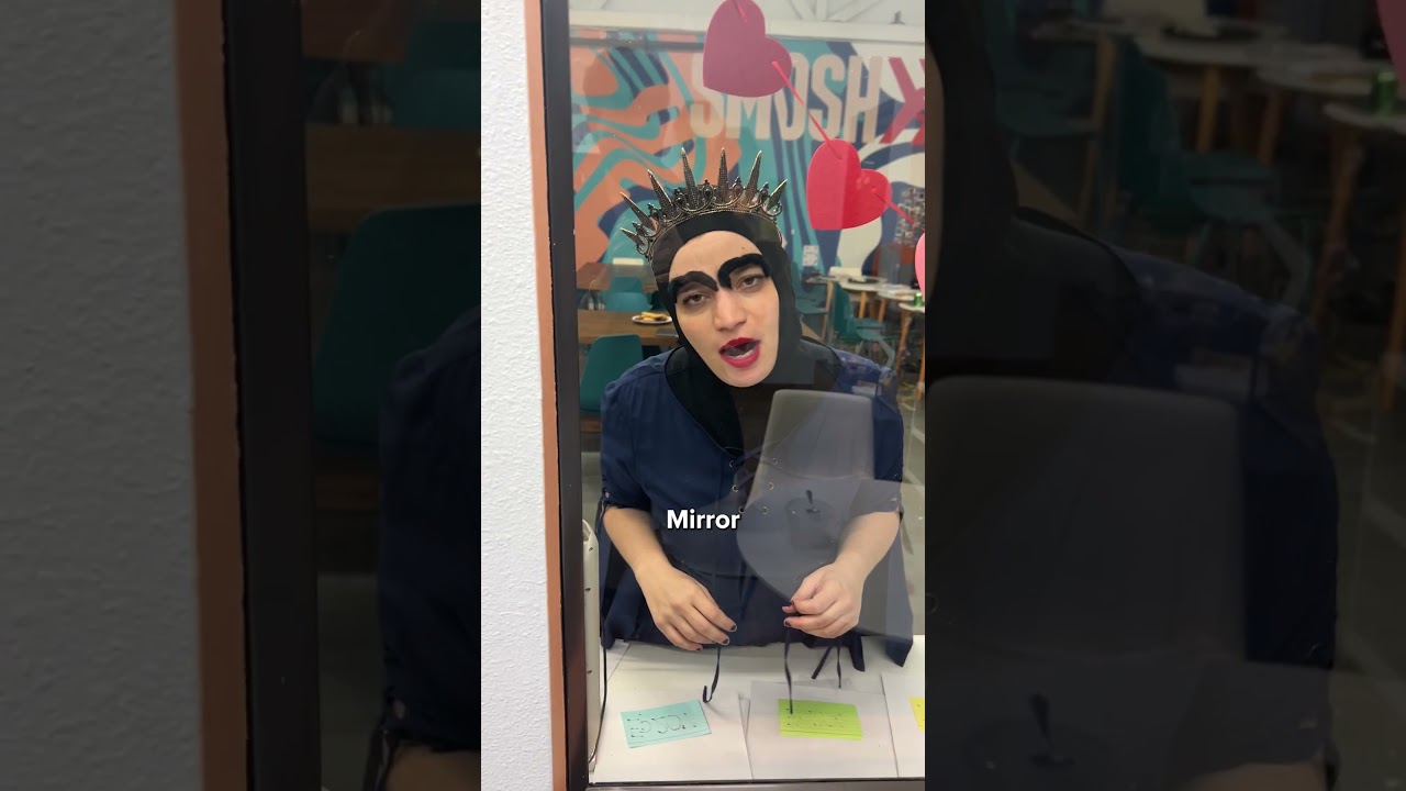 Someone get this queen a MIRROR