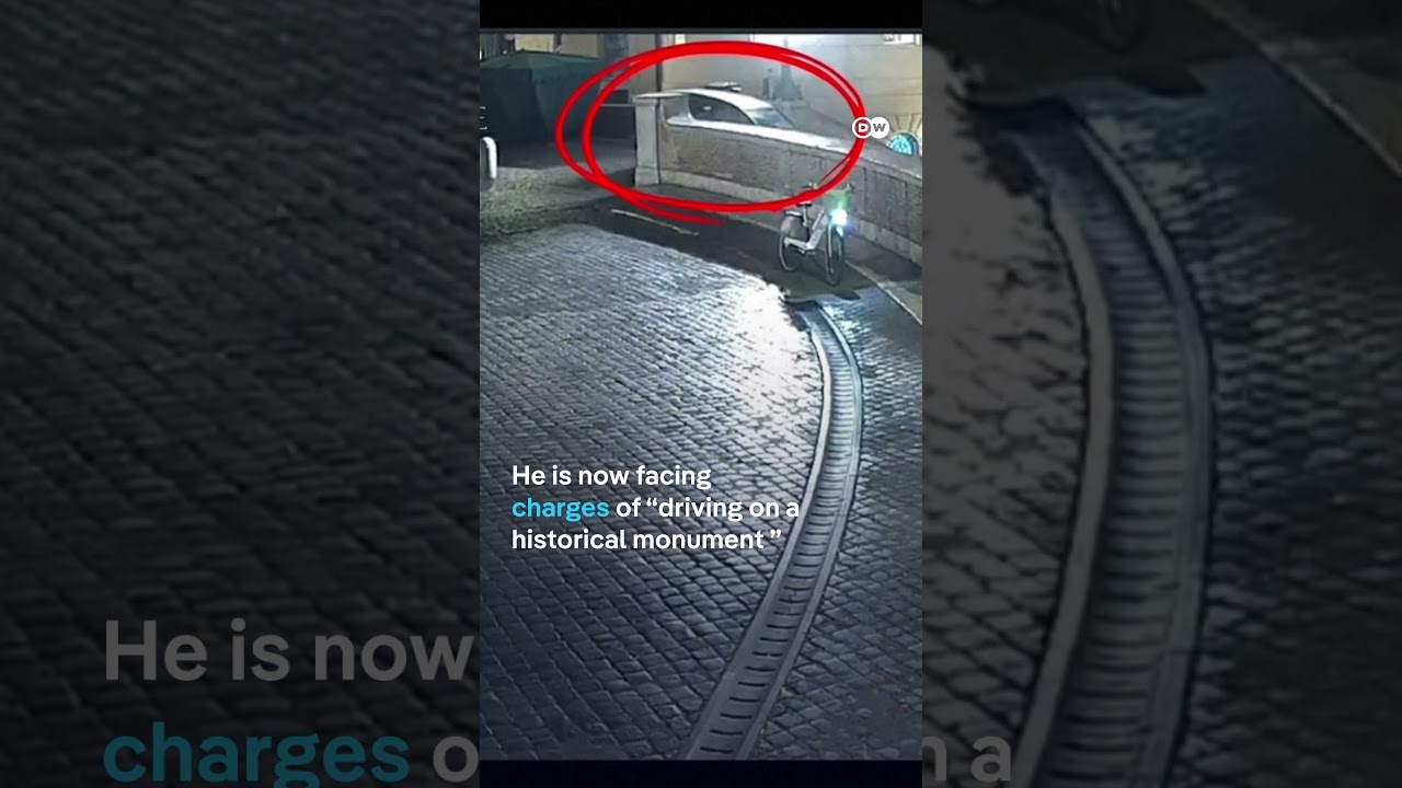 Elderly man gets stuck driving down Rome’s Spanish Steps  | DW News