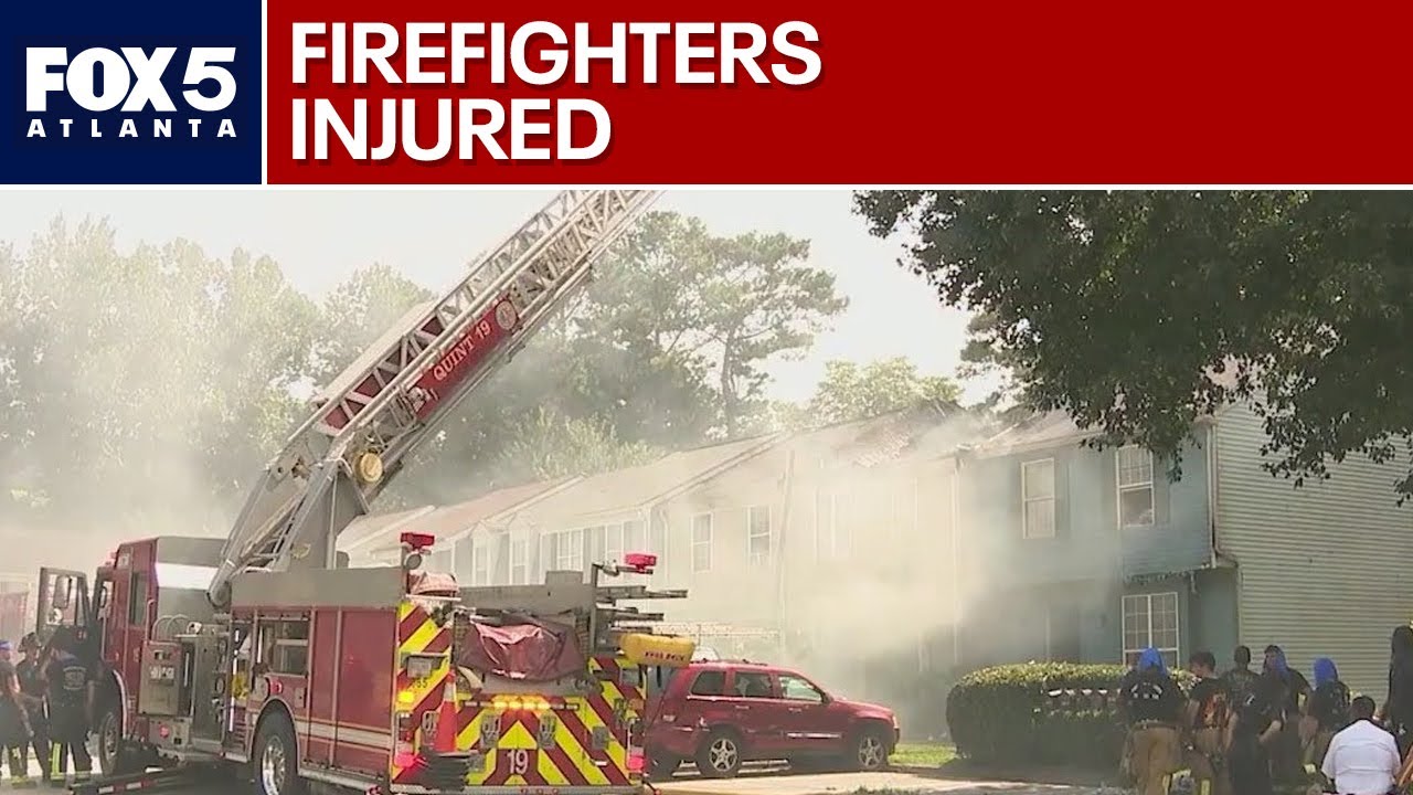 Four firefighters hurt in townhomes fire | FOX 5 News