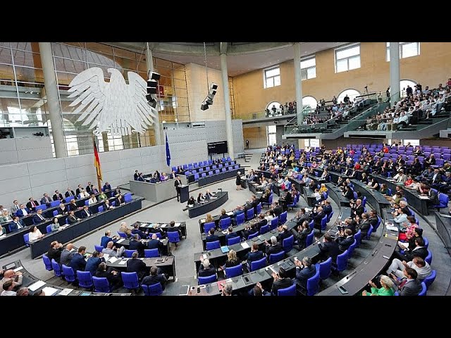 German lawmakers vote to curb family reunification programme