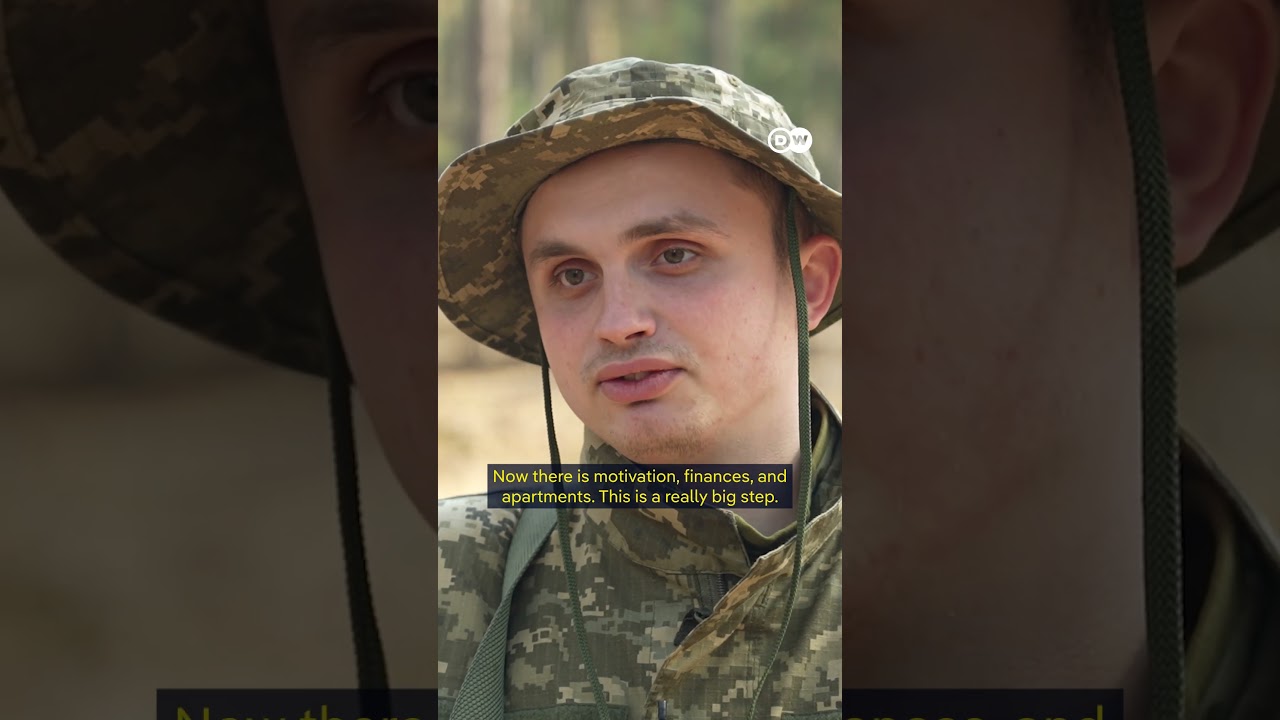 New Ukraine military recruitment program targets young men | DW News