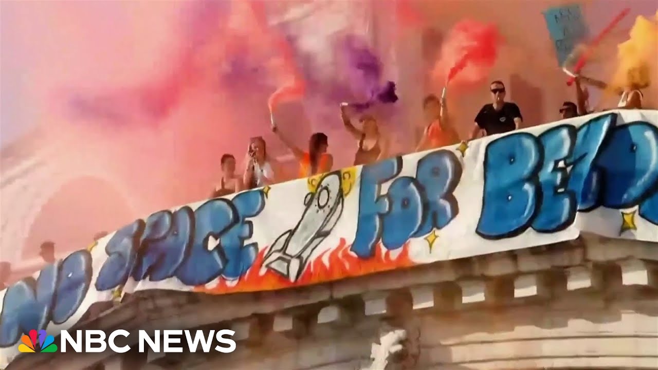 Protesters demonstrate as Jeff Bezos, Lauren Sanchez wed in Venice