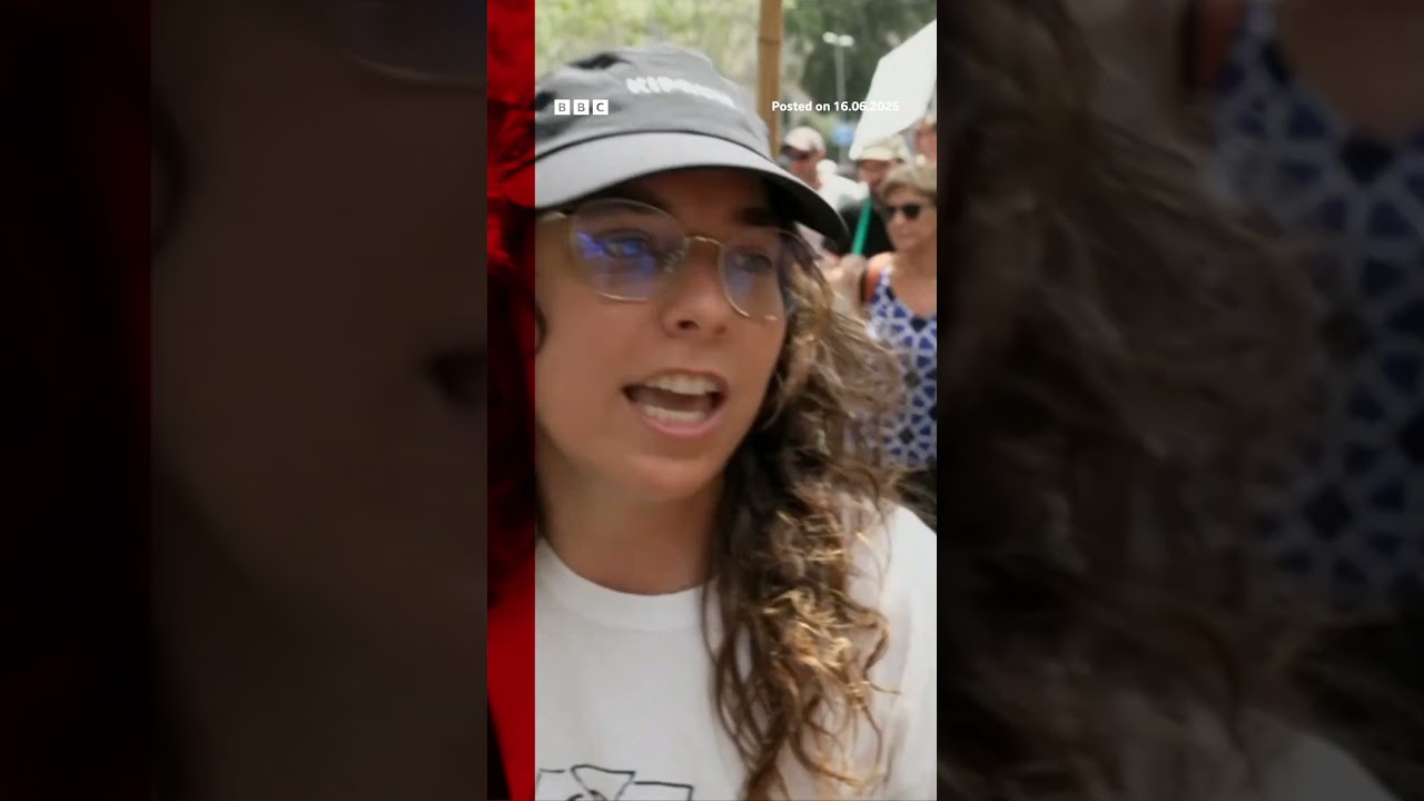 Tourists in Barcelona sprayed with water by protesters. #Barcelona #Spain #BBCNews