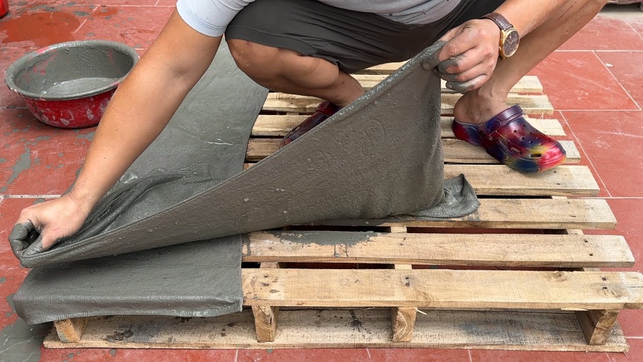 Beautiful Garden Decoration Ideas With Wooden Pallets, Cement and Towels