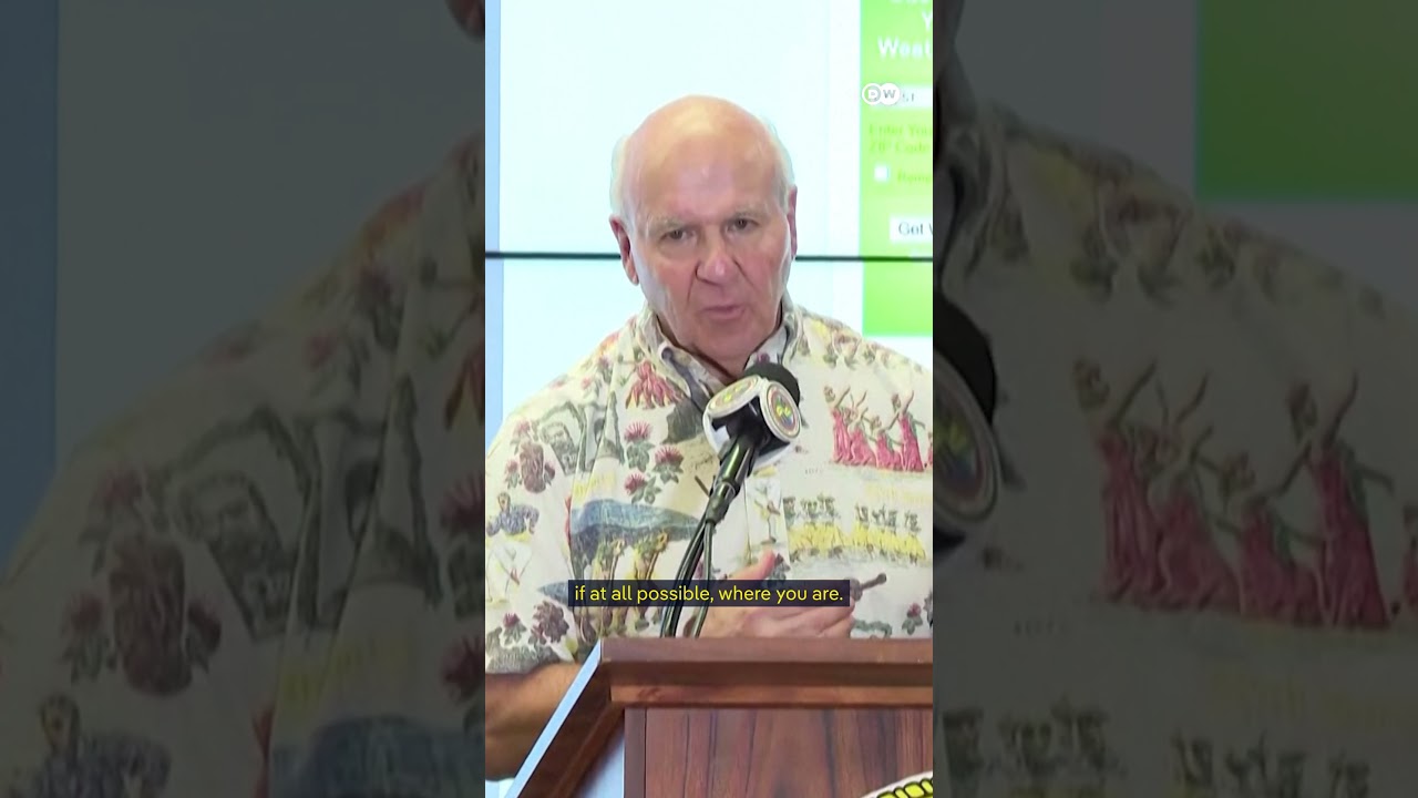 Cars jammed streets  in Honolulu after a tsunami alert was issued | DW News