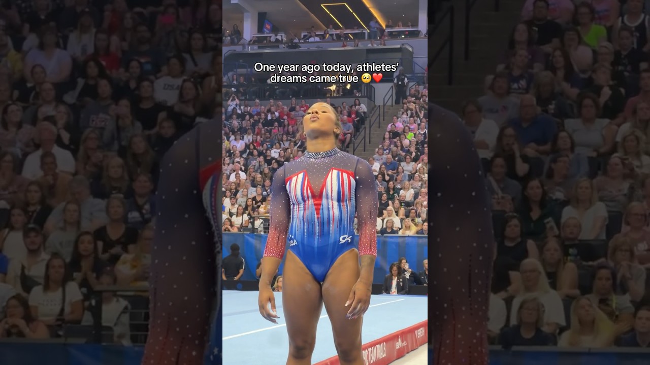 Simone taking selfies at the end 😂 #gymnast #gymnastics #olympics #olympic #sports #gym #olympian