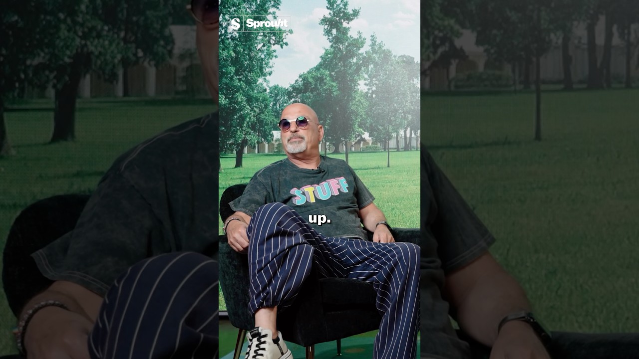 70 YEAR OLD @howiemandel : “What getting old really feels like”