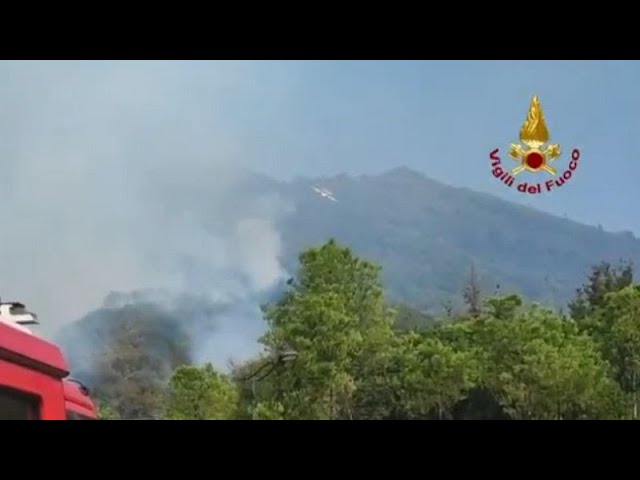 Huge wildfire breaks out on Mount Vesuvius with flames visible from Naples