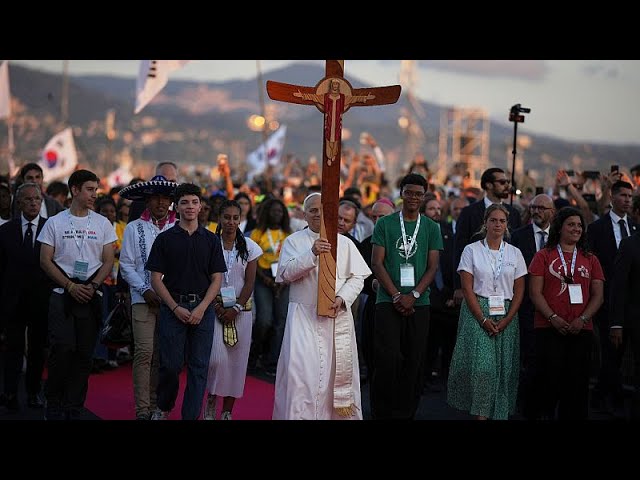 Hundreds of thousands of young Catholics attend Pope Leo XIV’s vigil at Holy Year youth festival
