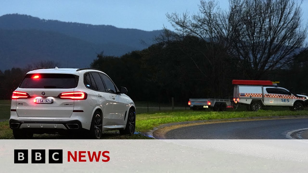 Manhunt under way after two police officers shot dead in Porepunkah, Australia | BBC News