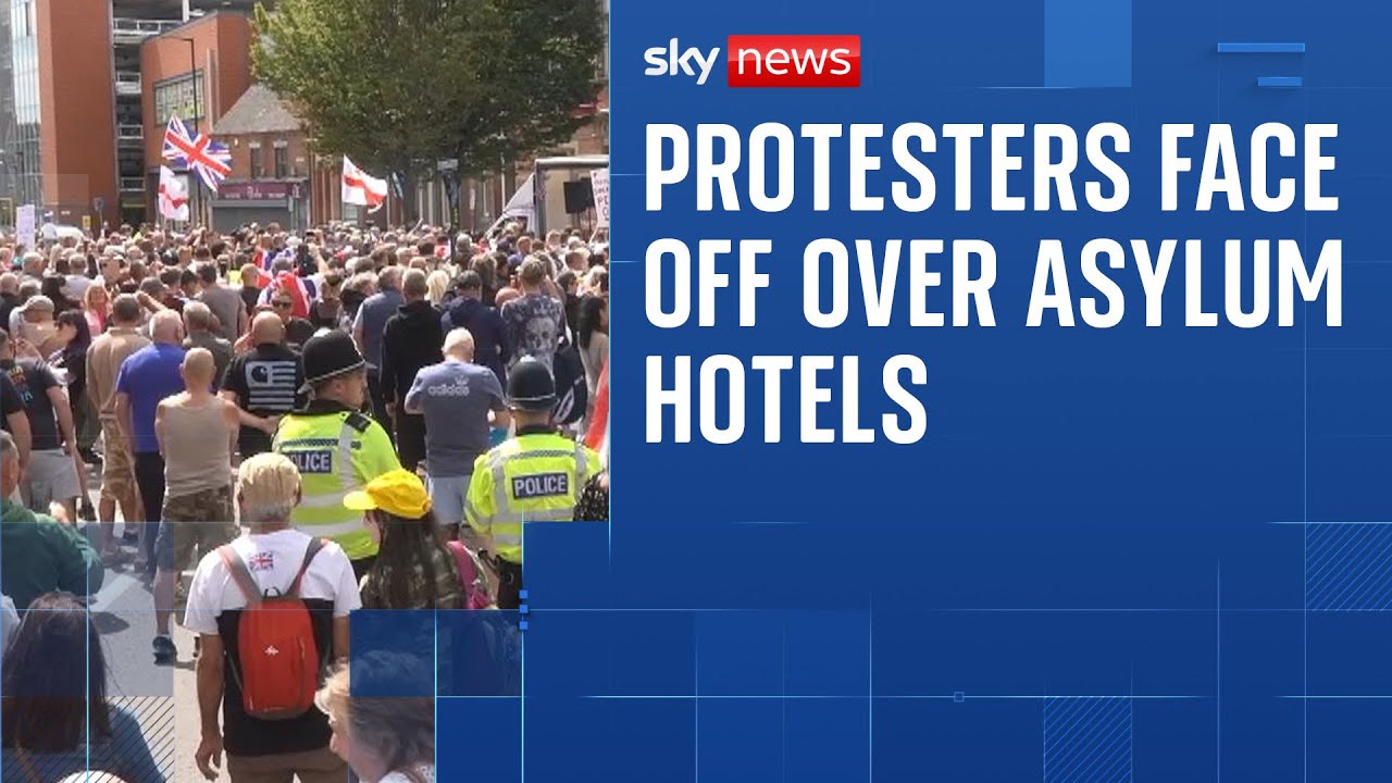 Pro and anti-migration protesters face off