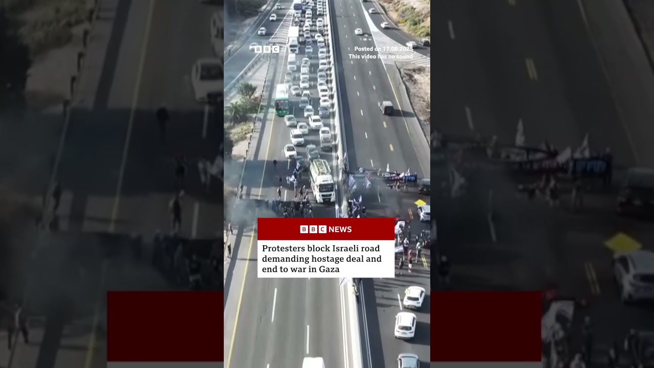 Protesters demanding Gaza hostage deal block road in Israel. #Gaza #Israel #BBCNews