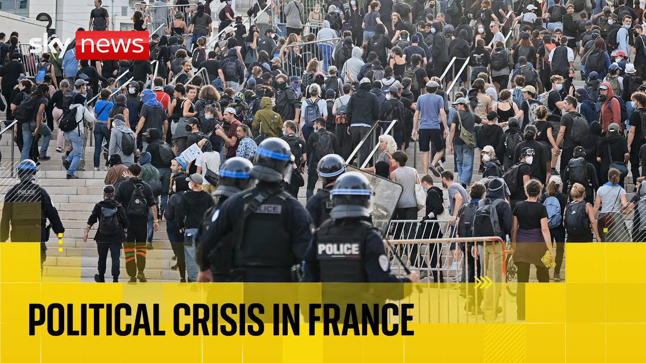 Anti-government protests clash with police in Paris