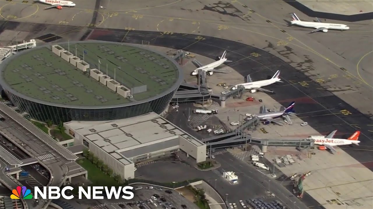 French authorities investigate close call at airport
