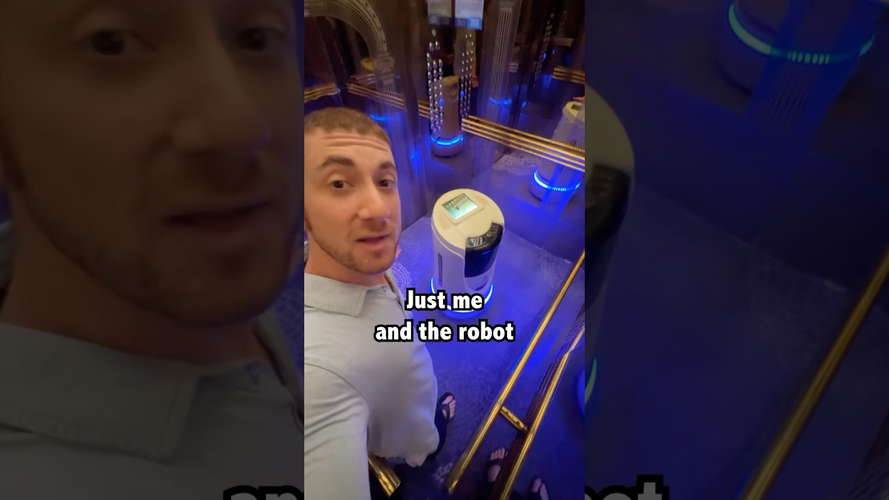 How ROBOTS Deliver Food In China 🇨🇳