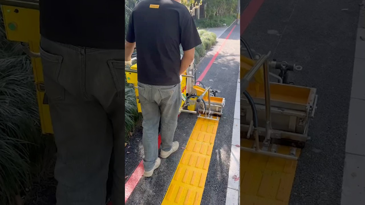 Raised Line Marking Machine! 🎨 #machinery #sidewalk #roads