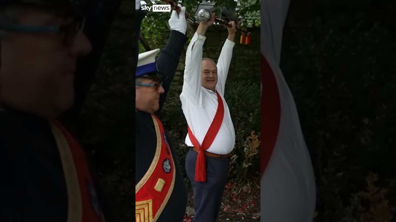 Sir Ed Davey enters Lib Dems party conference with marching band