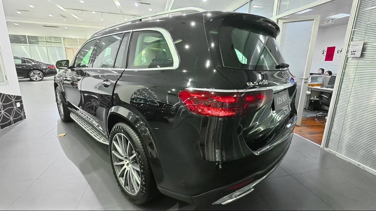 2025 Mercedes-Benz GLS 450 in-depth Walkaround