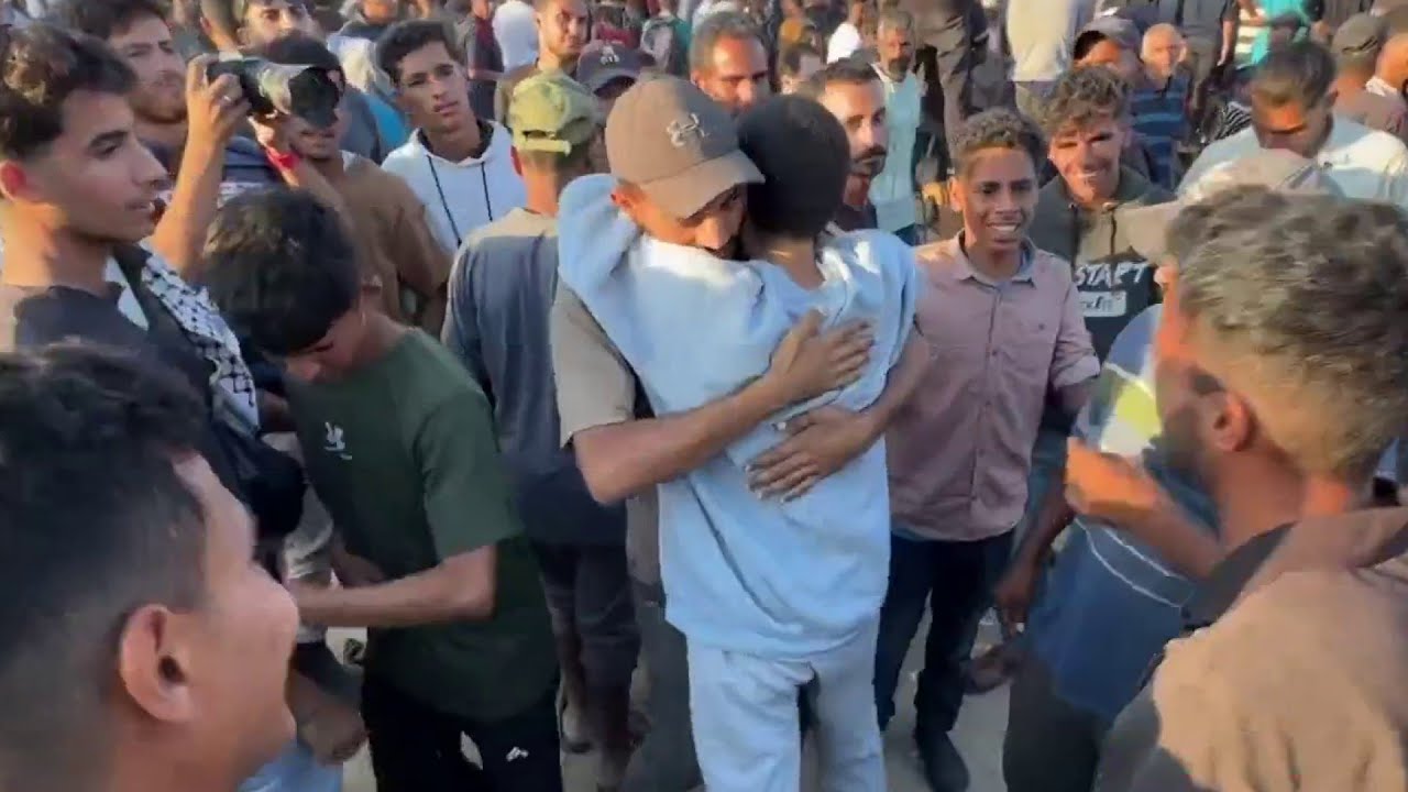 Palestinian prisoners reunite with their families after release